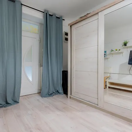 Cosy Retreat Also Tiny In The Center *