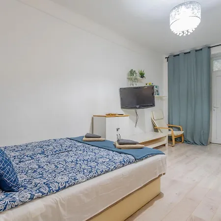 Cosy Retreat Also Tiny In The Center *