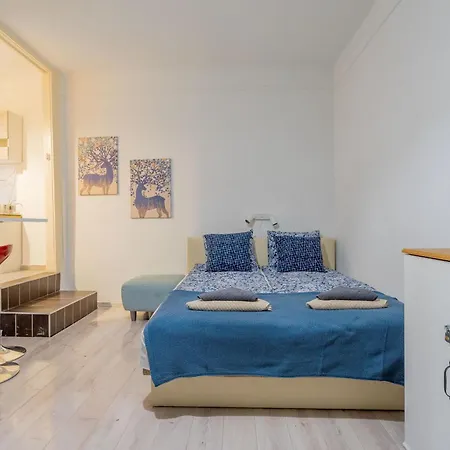 Cosy Retreat Also Tiny In The Center Daire *